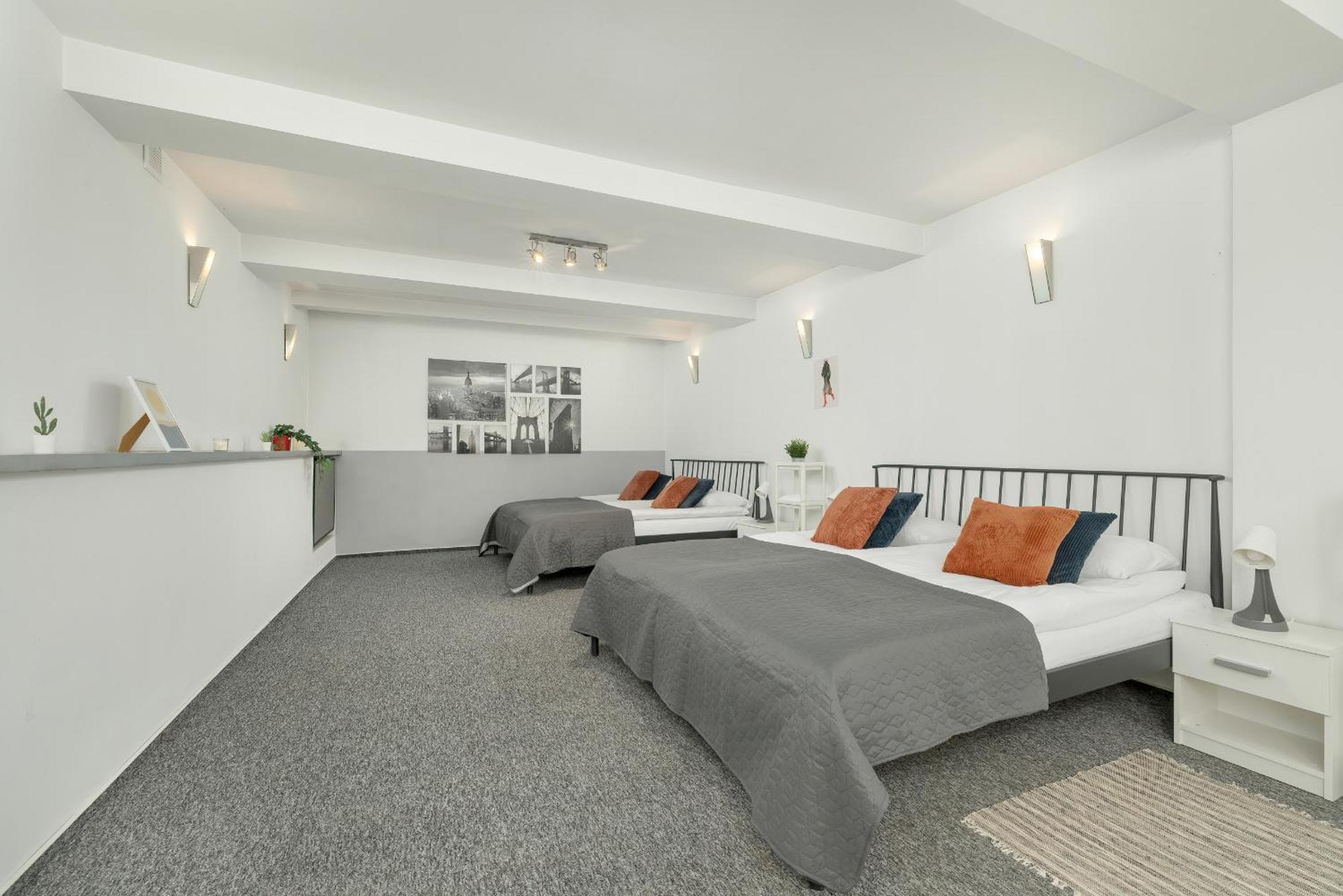 Apartment Apartament Przyszlosci, 2 Sypialnie W Krakowie By Renters Krakau