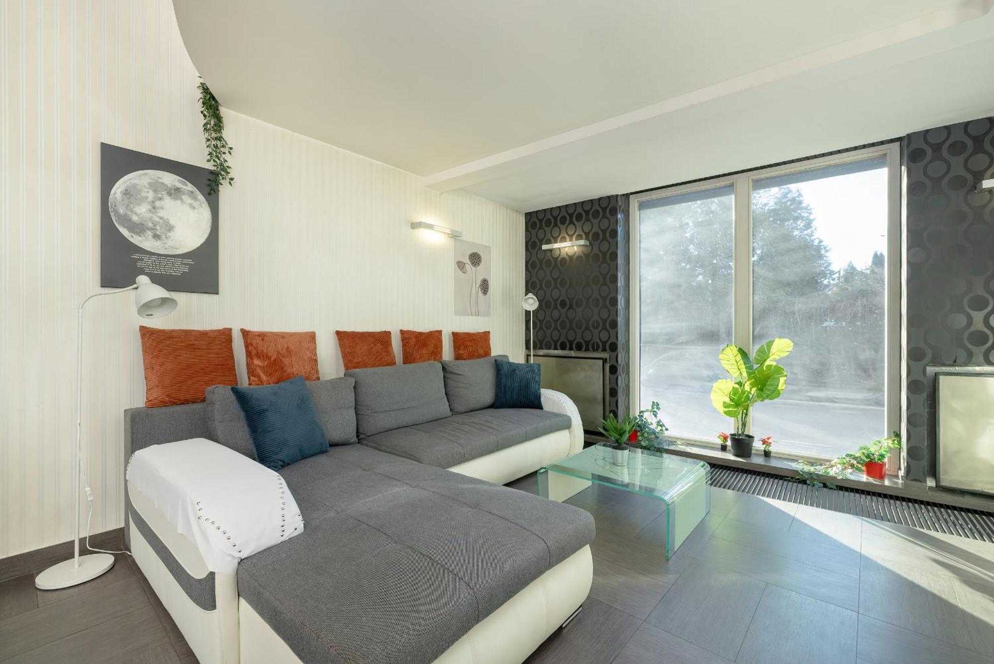 Apartment Apartament Przyszlosci, 2 Sypialnie W Krakowie By Renters Krakau